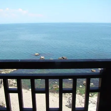 Deep Blue בית הארחה 2*