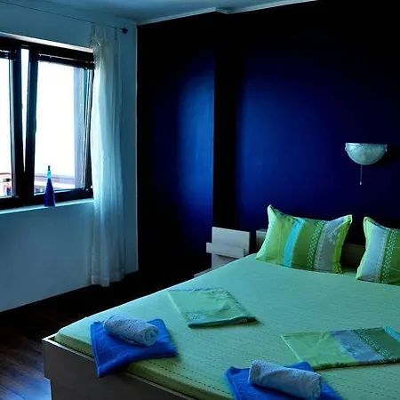 Deep Blue בית הארחה